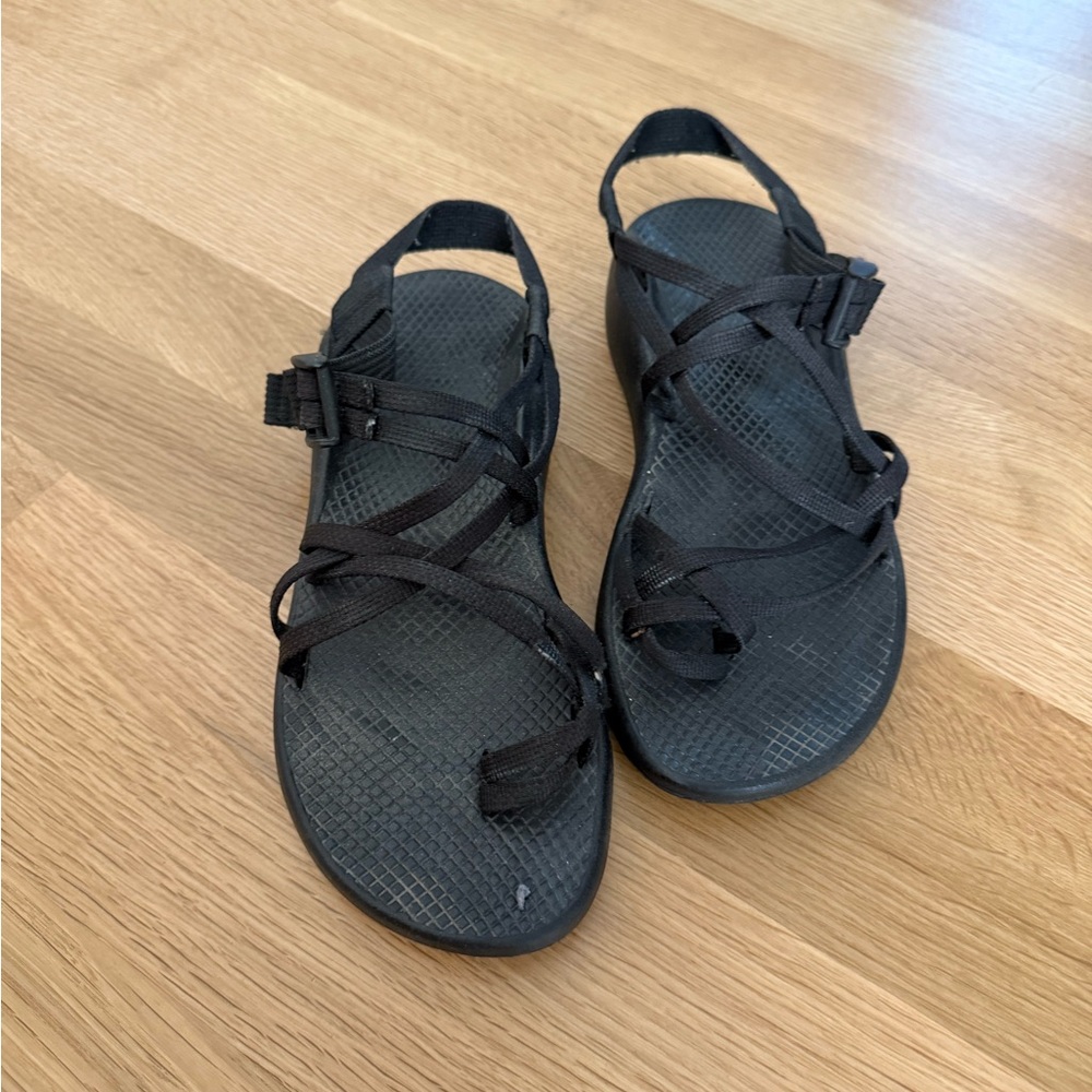 CHACO dual adjustable strap